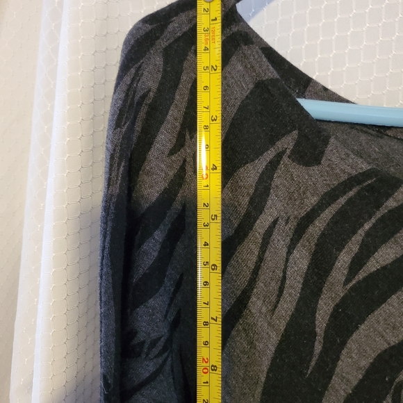 Pretty black/grey A Symmetrical off the shoulder sweater. - Picture 9 of 10